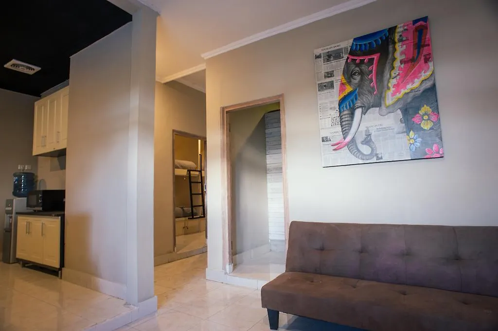 Bedplus Backpacker Kuta Legian